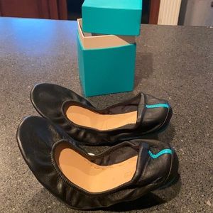 Brand new size 8 matte black Tieks